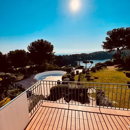 Avec Magnifique Vue Piscine Lac Et Mer Ref Rdl 113 Apartment Saint-Raphael (Var)